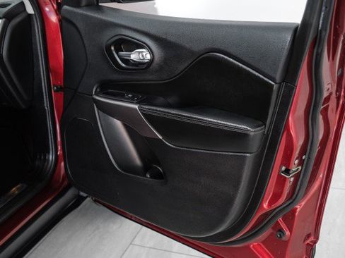 Used 2019 Jeep Cherokee Limited image 37