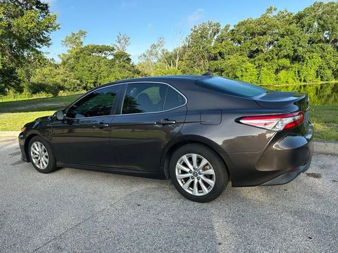Used 2020 Toyota Camry LE FWD image 4