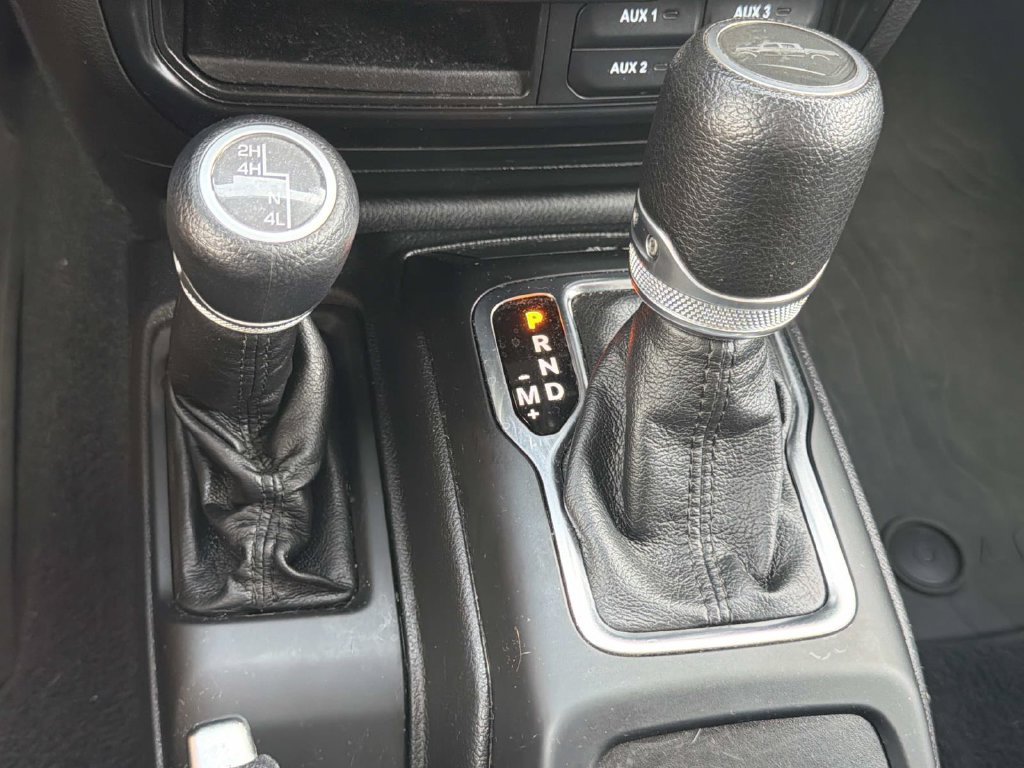 Used 2022 Jeep Gladiator Sport AWD/4WD image 19