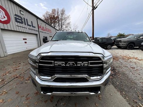 New 2026 RAM 5500 4x4 Crew Cab image 2