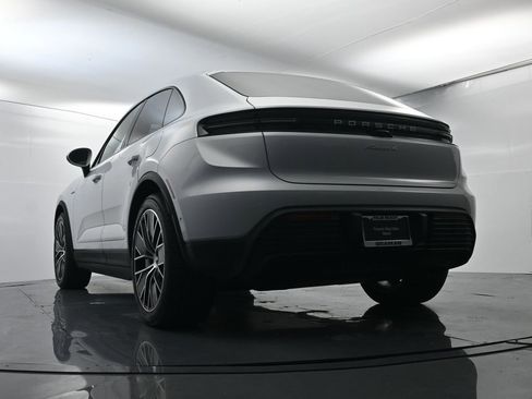 Certified 2024 Porsche Macan 4 Electric image 47