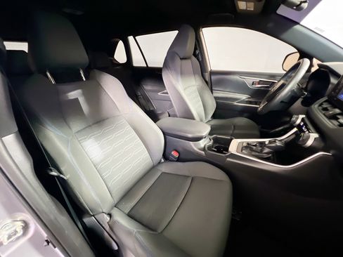 Used 2022 Toyota RAV4 SE image 31