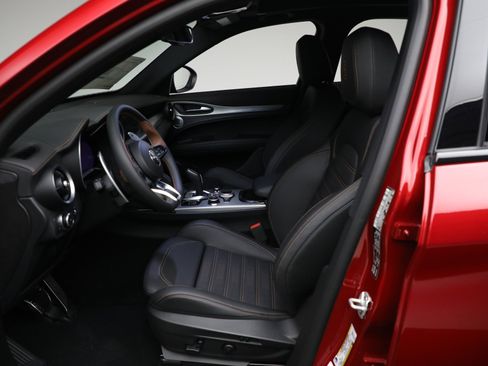New 2025 Alfa Romeo Stelvio Sprint image 15