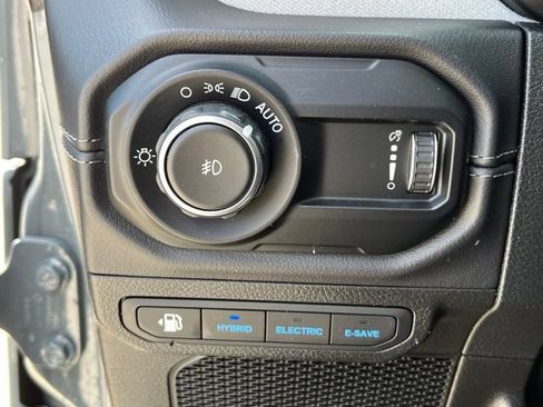 Certified 2025 Jeep Wrangler Unlimited Sahara w/ Safety Group AWD/4WD image 12