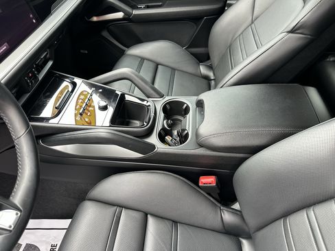 Certified 2024 Porsche Cayenne Coupe AWD/4WD image 21
