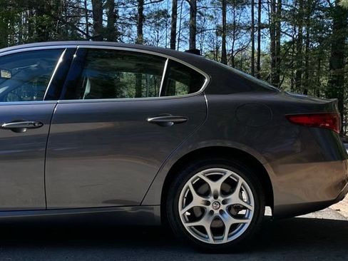 Used 2019 Alfa Romeo Giulia Ti AWD/4WD image 5