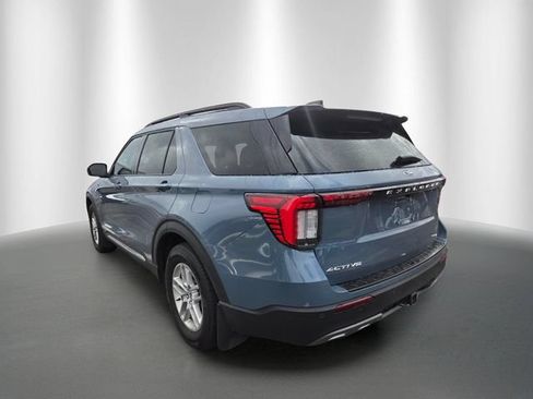 Used 2025 Ford Explorer Active w/ Active Comfort Package RWD image 2