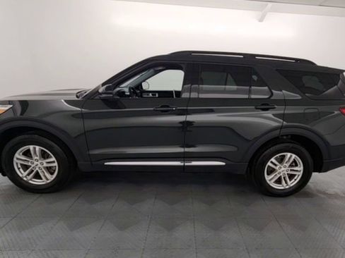 Used 2023 Ford Explorer XLT w/ Equipment Group 202A image 4