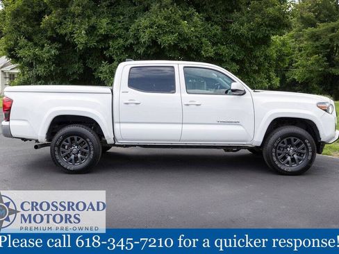 Used 2022 Toyota Tacoma SR5 AWD/4WD image 6