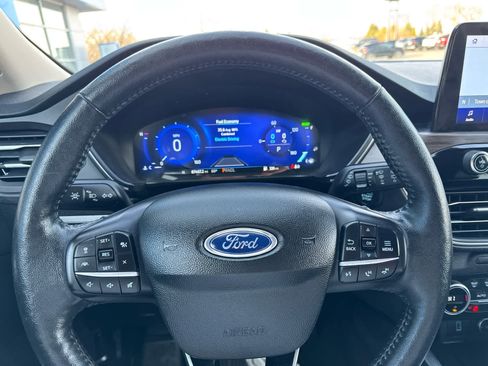 Used 2020 Ford Escape Titanium image 23