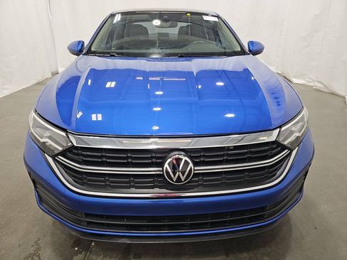 Used 2024 Volkswagen Jetta SE w/ Panoramic Sunroof Package FWD image 2