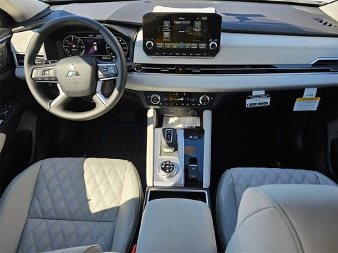 New 2025 Mitsubishi Outlander SEL image 6