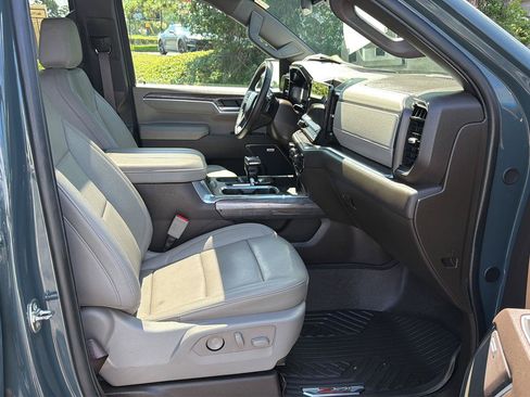 Used 2025 Chevrolet Silverado 1500 LTZ AWD/4WD image 14