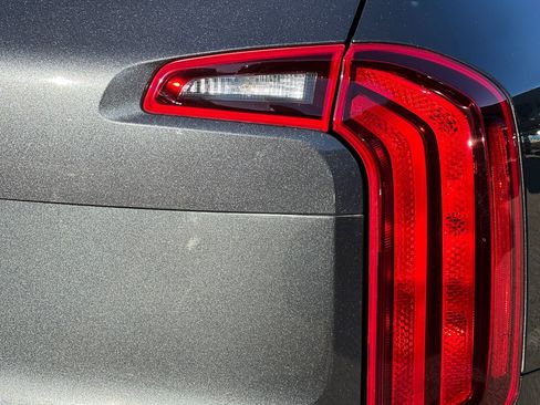 Used 2023 Kia Telluride LX image 28