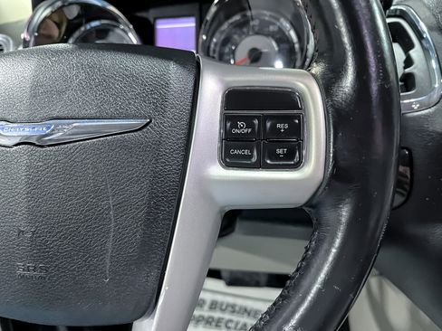 Used 2014 Chrysler Town & Country Touring image 24