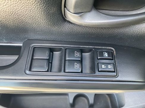 Used 2023 Nissan Titan S RWD image 17