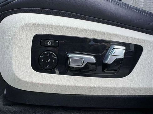 Used 2022 BMW X7 xDrive40i w/ M Sport Package image 14