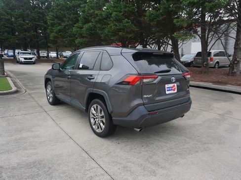 Used 2021 Toyota RAV4 XLE Premium FWD image 18