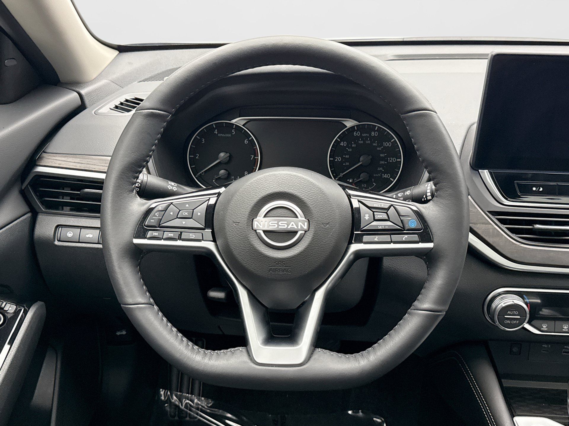 Used 2024 Nissan Altima 2.5 SL FWD image 12
