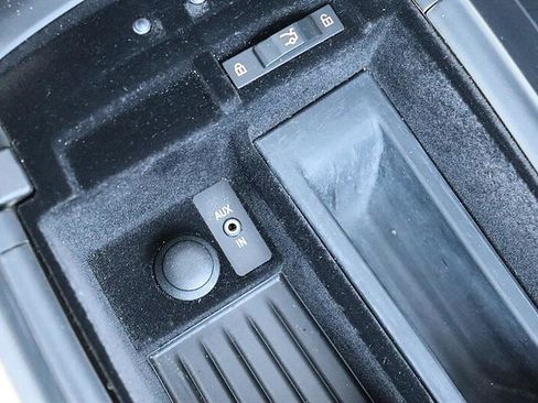 Used 2011 BMW 550i Sedan image 25