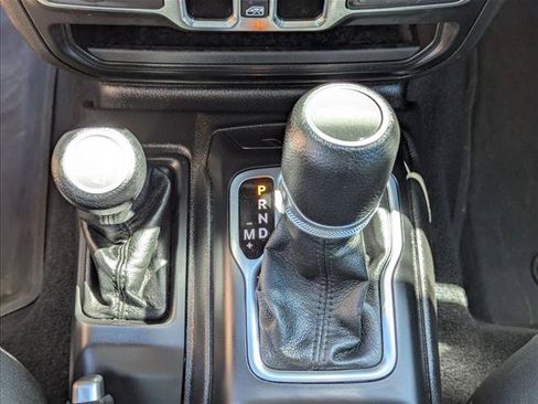 Used 2023 Jeep Gladiator Sport AWD/4WD image 12