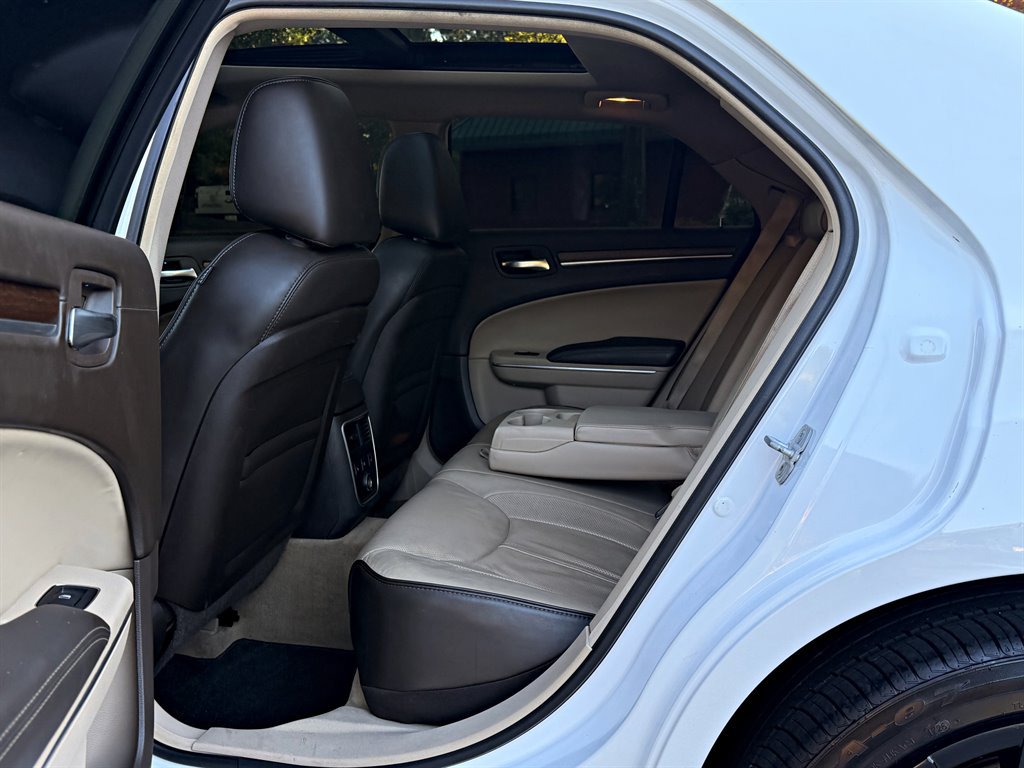 Used 2013 Chrysler 300 C Luxury Series RWD image 10