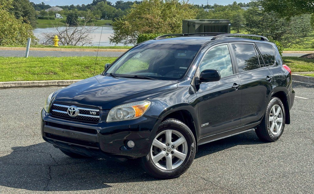 Used 2007 Toyota RAV4 Limited w/ Tow Prep Pkg AWD/4WD image 3