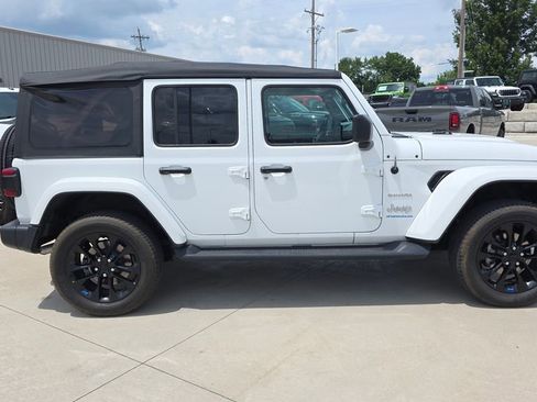 Used 2023 Jeep Wrangler Unlimited Sahara w/ Cold Weather Group AWD/4WD image 6