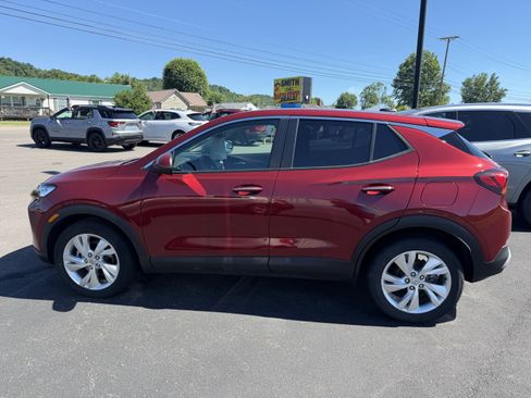 Used 2024 Buick Encore GX Preferred w/ Comfort Package FWD image 5