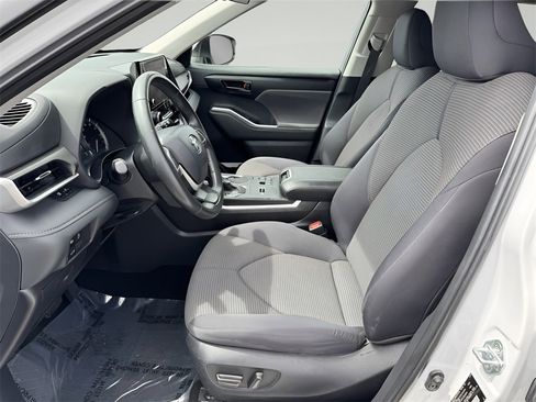 Used 2024 Toyota Highlander LE image 10