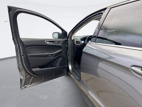 Used 2022 Ford Edge SEL w/ Cargo Accessory Package image 9