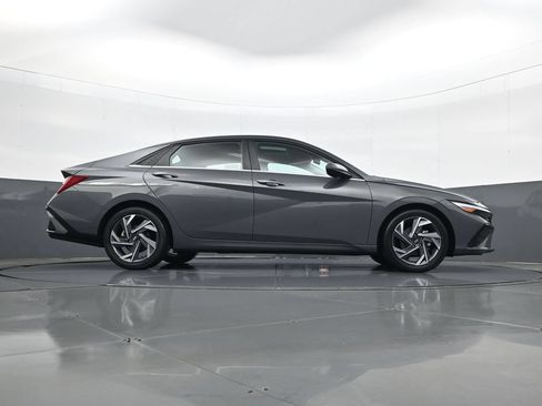 Certified 2025 Hyundai Elantra Limited w/ Cargo Package FWD image 24