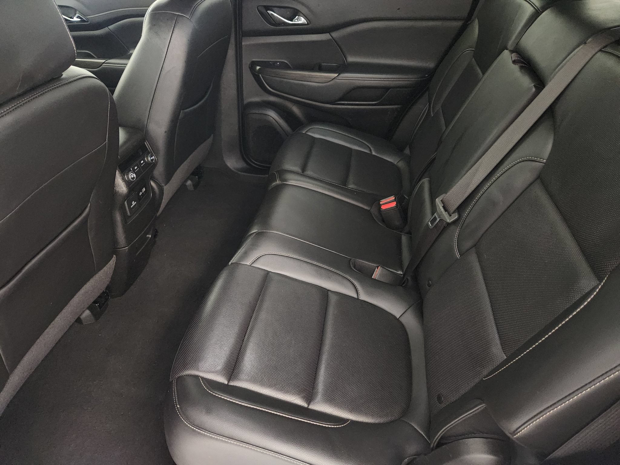 Used 2023 GMC Acadia SLT FWD image 32