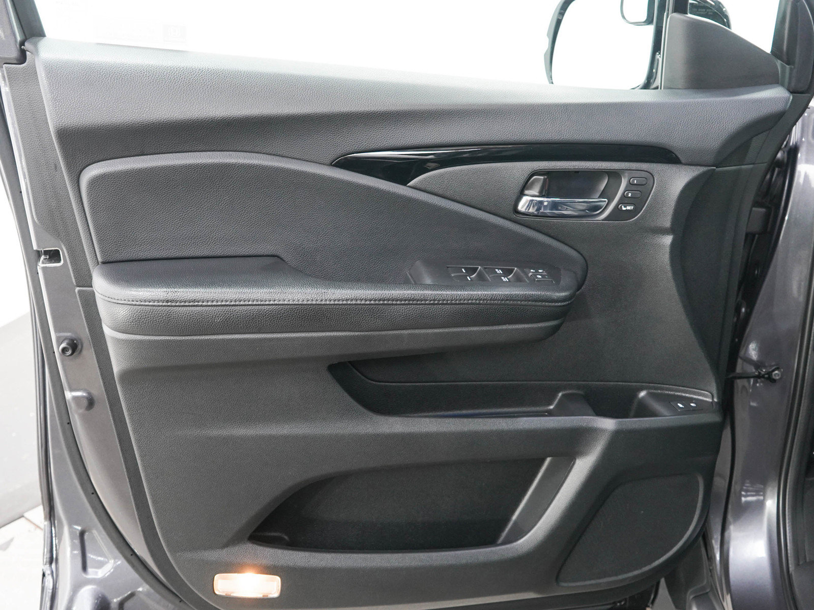 Used 2017 Honda Pilot Touring image 23