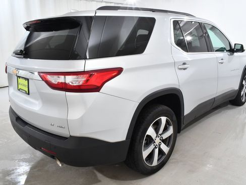 Used 2021 Chevrolet Traverse LT w/ LT Premium Package image 11