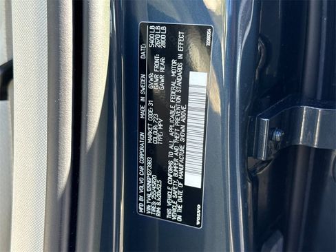 Certified 2023 Volvo XC60 B5 Plus w/ Climate Package image 28