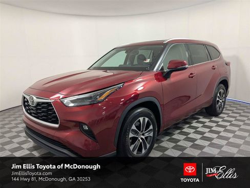 Used 2022 Toyota Highlander XLE image 1