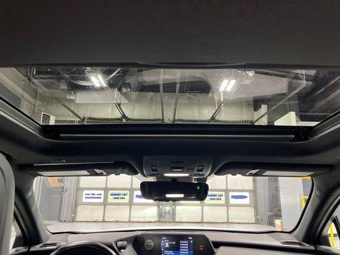 Used 2022 Lexus UX 250h w/ Premium Package AWD/4WD image 32