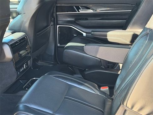 Used 2022 Jeep Wagoneer Series III w/ Premium Group I image 12