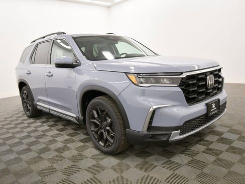 New 2025 Honda Pilot Touring image 9