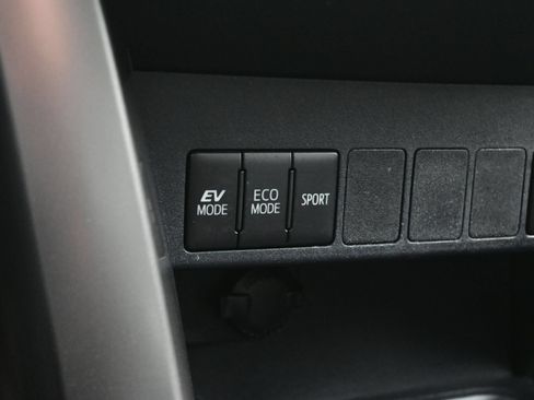Used 2017 Toyota RAV4 XLE w/ All Weather Liner Package AWD/4WD image 22