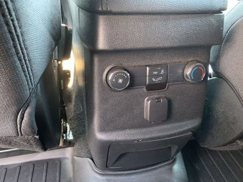 Used 2019 Ford Explorer XLT image 31