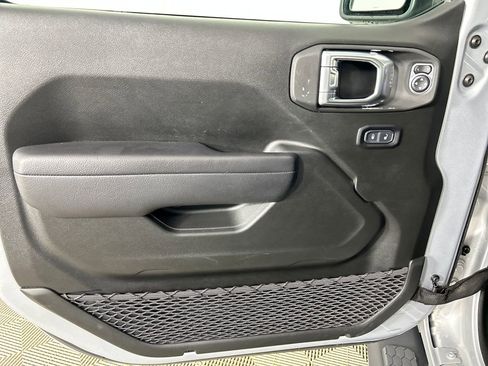 Used 2024 Jeep Wrangler Sport S image 10