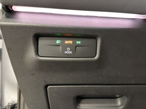 Certified 2025 Volkswagen Tiguan SE AWD/4WD image 20