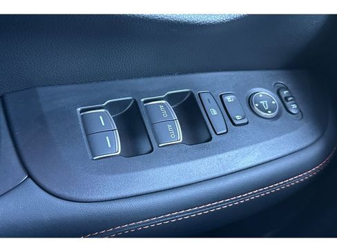 Used 2025 Honda HR-V Sport image 12