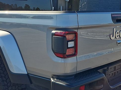 Used 2020 Jeep Gladiator Overland image 37