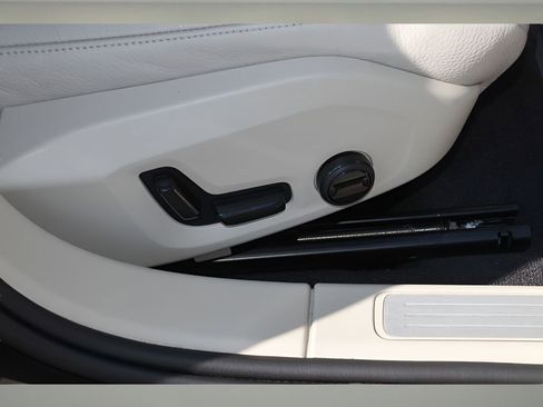 Used 2025 Volvo S60 B5 Plus image 29