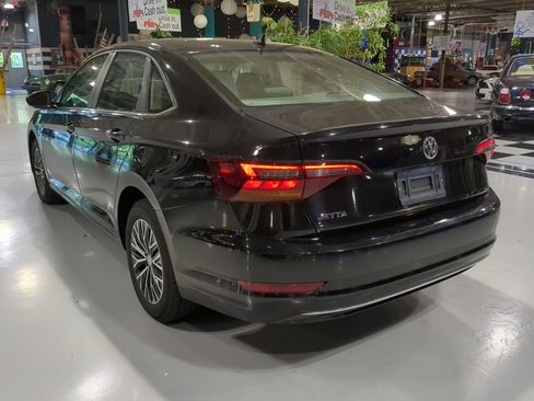 Used 2019 Volkswagen Jetta SEL w/ Cold Weather Package FWD image 10