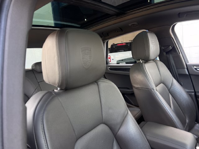 Used 2020 Porsche Macan S AWD/4WD image 34