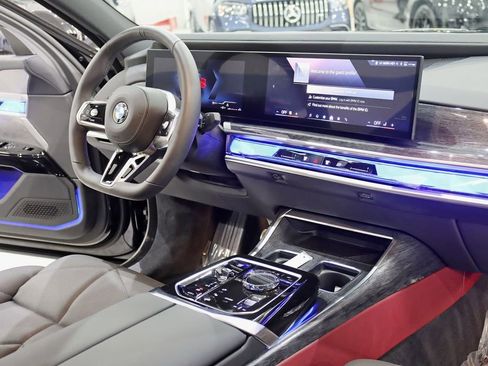 Used 2025 BMW 740i xDrive image 34